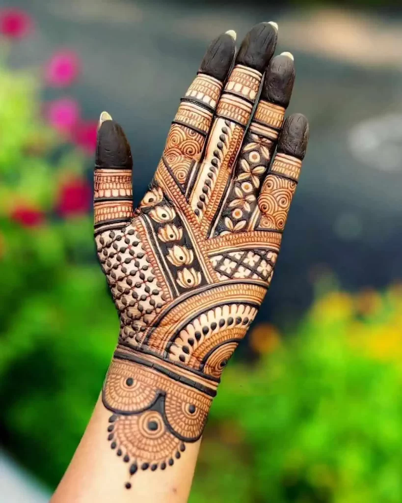Simple Full Palm Mehndi Design to Express Your Style