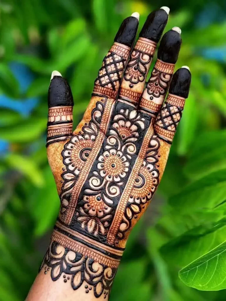 Simple Full Palm Mehndi Design to Express Your Style