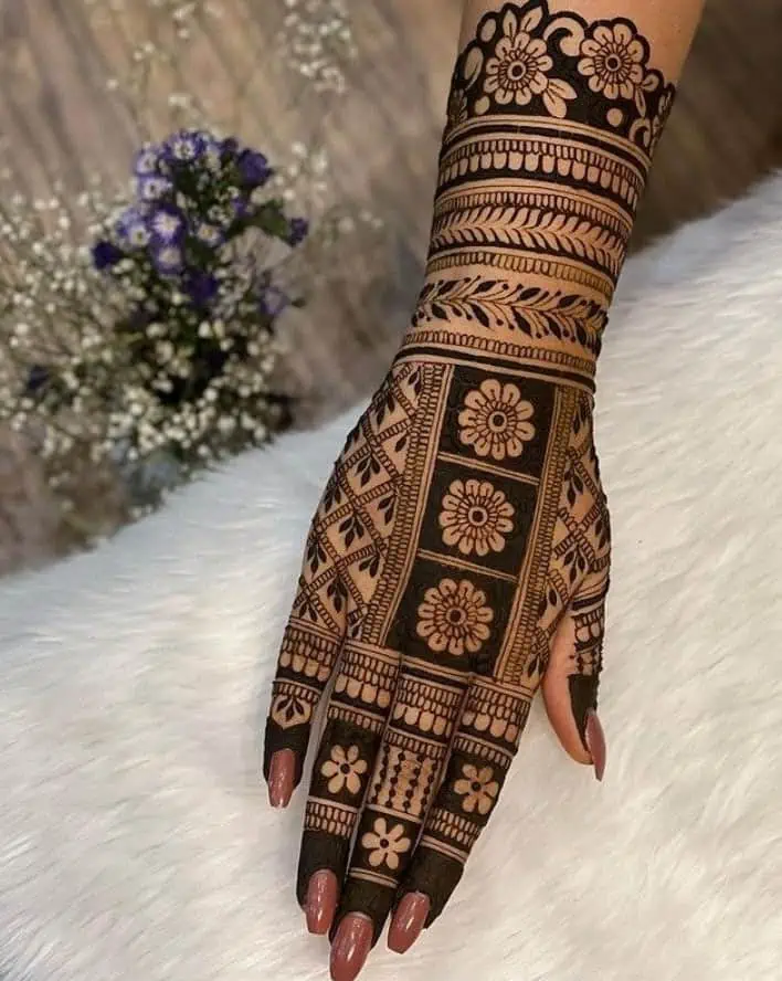 Arabic Back Hand Mehndi Design Simple and Easy