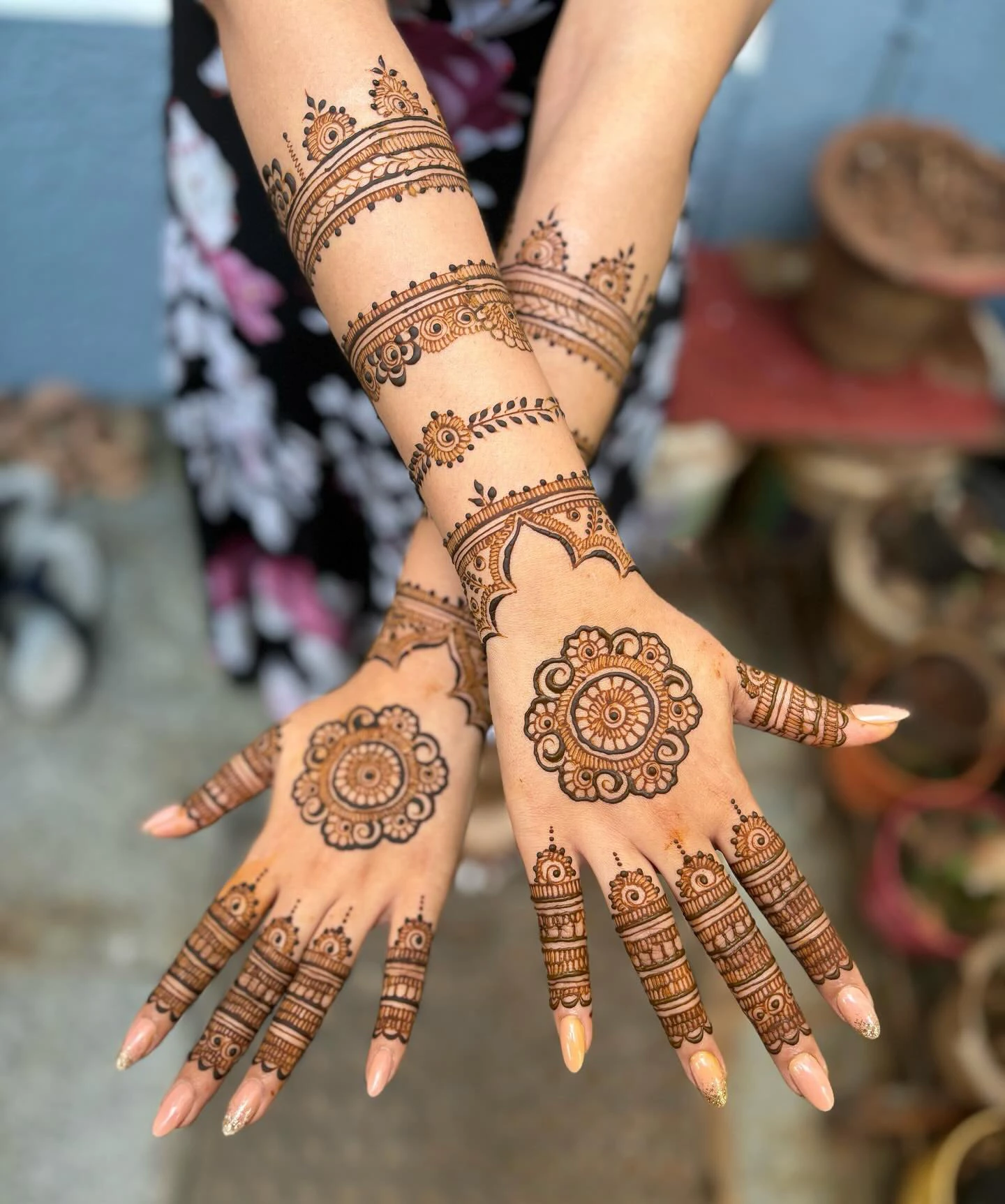 Bracelet mehndi design | Tatuajes de henna sencillos, Tatuajes muñeca  mujer, Diseños de henna mano