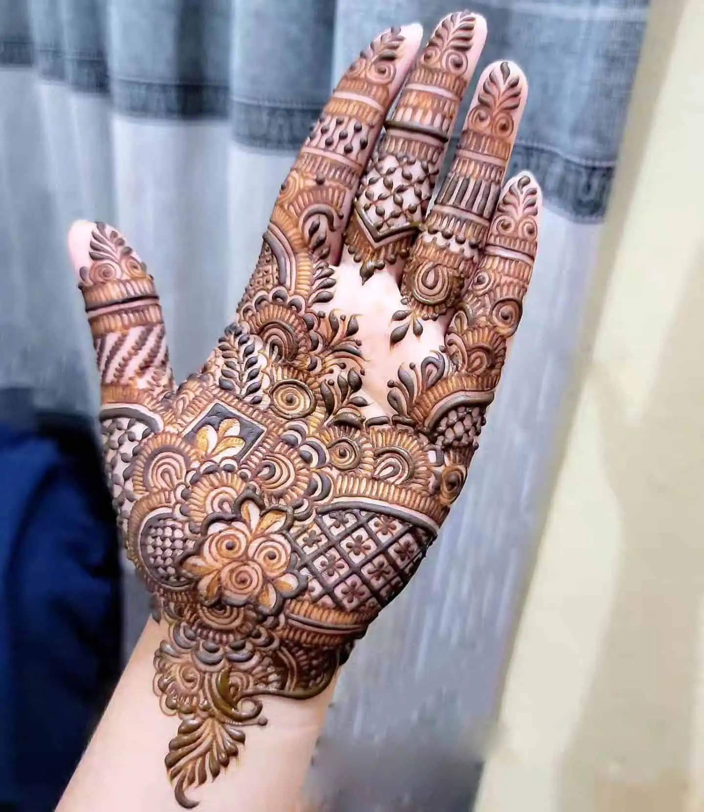 Simple and Plain Mehndi Design