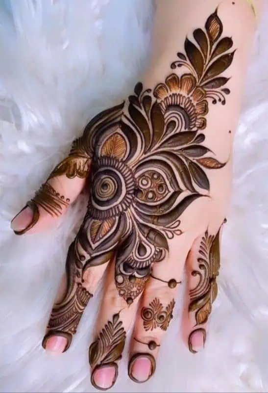 Simple and Plain Mehndi Design