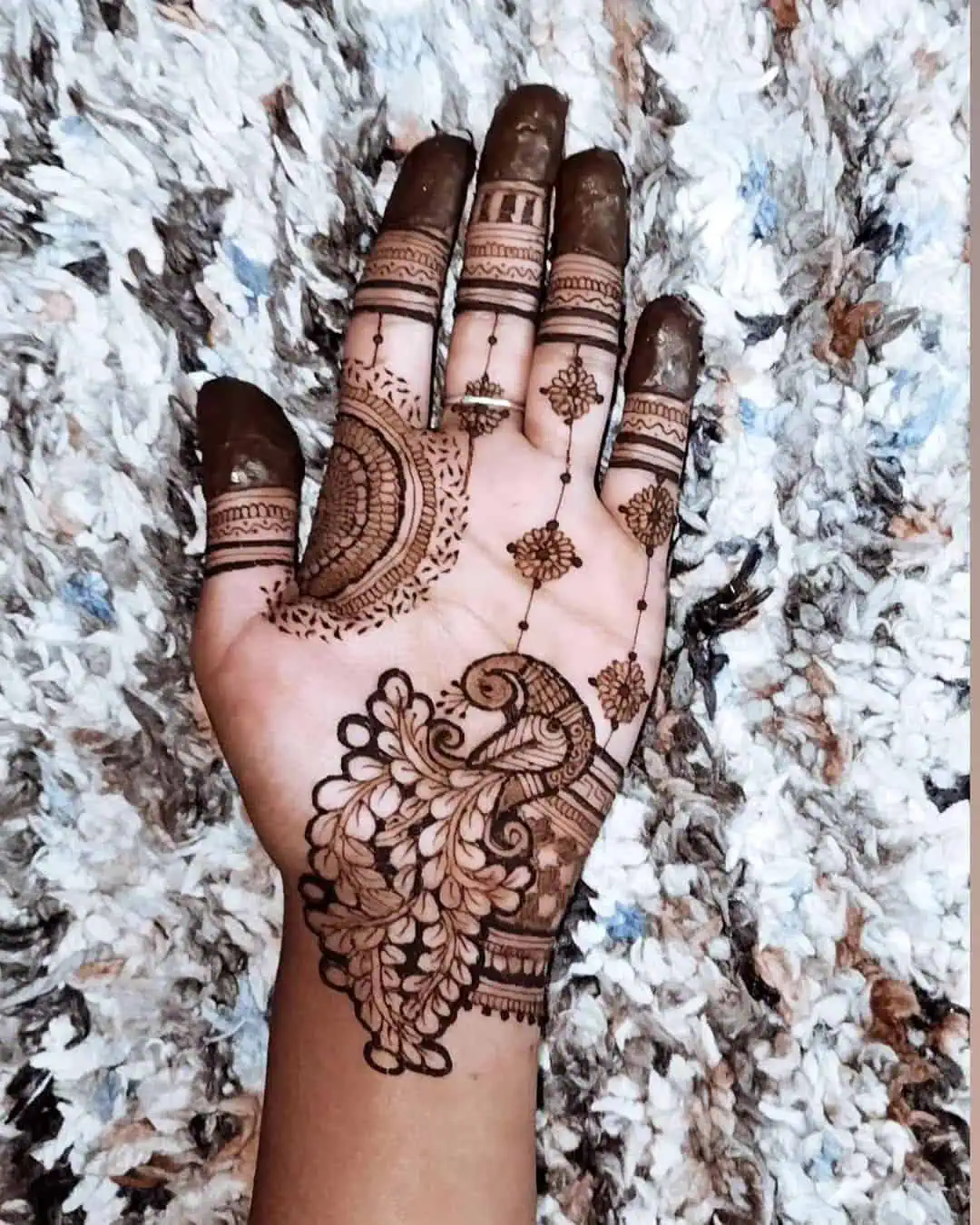 Simple and Plain Mehndi Design