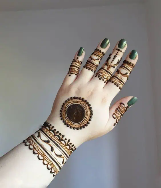 Simple and Plain Mehndi Design