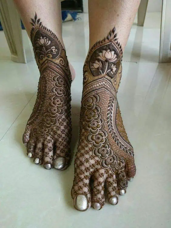 Leg Mehndi Design for Bridal