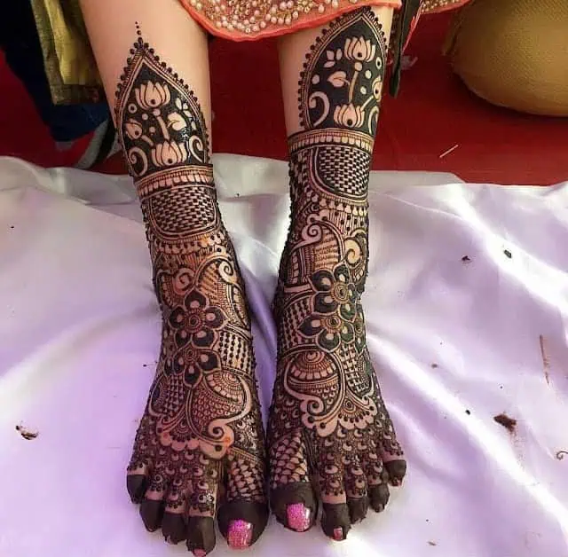 Leg Mehndi Design for Bridal